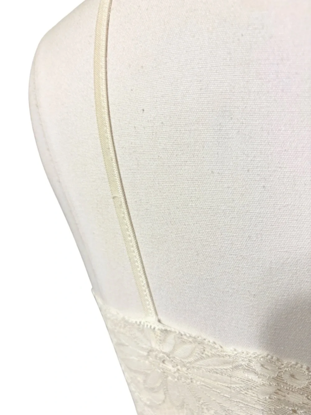 VICTORIA’S SECRET Gold Label 90s Cream Lace Bralette VINTAGE
